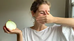 Odstraňte zápach cibule z rukou tímto jednoduchým způsobem za minutu